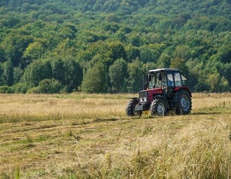 Ukradł ciągnik, jechał pijany bez uprawnień „na kawkę” do koleżanki