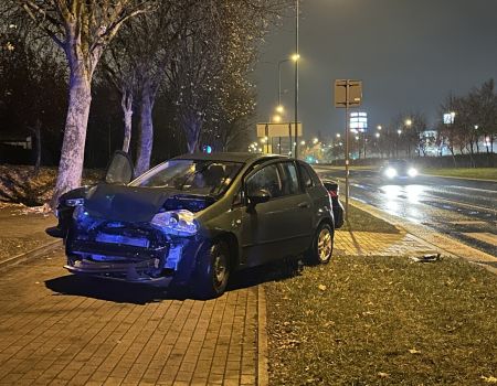 Zderzenie dwóch samochodów przed pasami w Piotrkowie