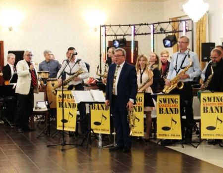 Swing Band Kasztelania grała dla mieszkańców 