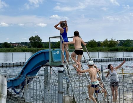 Sprawdzamy, jak piotrkowianie spędzają weekend. Mieszkańcy Piotrkowa spędzają sobotę nad wodą. Tłumy na kąpielisku Słoneczko. Jaka pogoda w sobotę i w niedzielę?