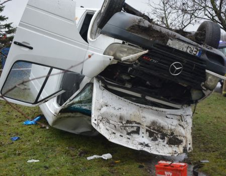 Dachowanie na Żelaznej. Kierowca był kompletnie pijany