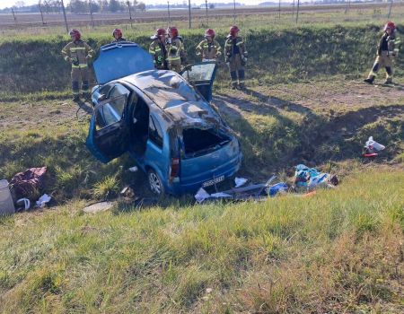 Groźny wypadek na 344 kilometrze autostrady A1 w kierunku Gdańska. Dwie osoby zostały ranne