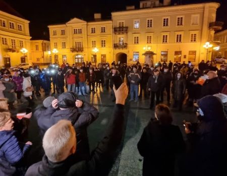 Piotrkowianie protestowali przeciwko lex TVN