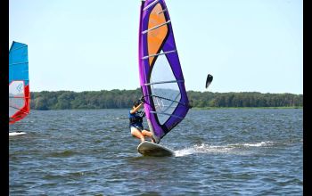 Pomysł na wakacje! Obóz windsurfingowy nad morzem