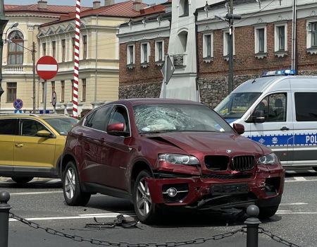 Groźne zderzenie BMW i fiata. Utrudnienia na Słowackiego (ZDJĘCIA)