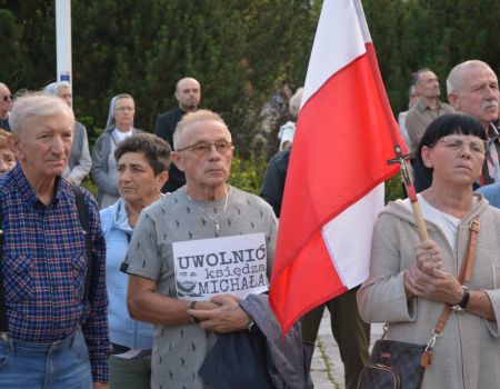 Piotrkowianie solidarni z księdzem Michałem