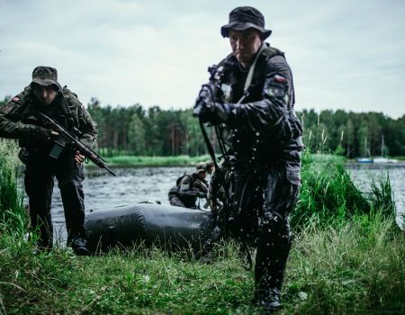 Terytorialsi szkolą się nad zalewem Sulejowskim 