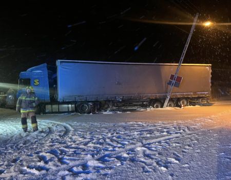 Niebezpiecznie na drogach! Liczne kolizje i wypadki w Piotrkowie i regionie