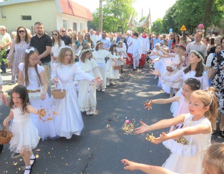 Procesja Bożego Ciała na ulicach Piotrkowa