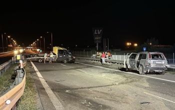 Wypadek na S8. Dwie osoby trafiły do szpitala. Trasa w kierunku Katowic całkowicie zablokowana. Groźne zderzenie lawety i Volvo