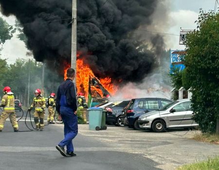 Pożar dostawczaka w Piotrkowie