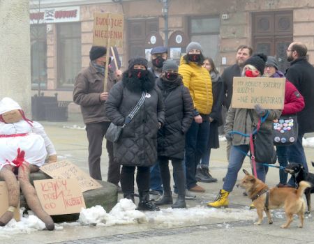 „Macie krew na rękach”. Happening w Rynku Trybunalskim