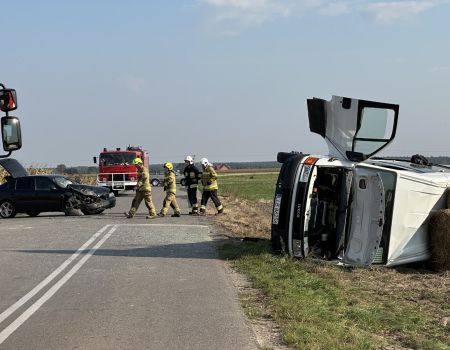 Koszmarny wypadek między Witowem i Kłudzicami.  Osobowy Seat zderzył się z busem. To cud że nikt nie zginął!