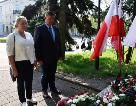 13 Kwietnia - Dzień Pamięci Ofiar Zbrodni Katyńskiej