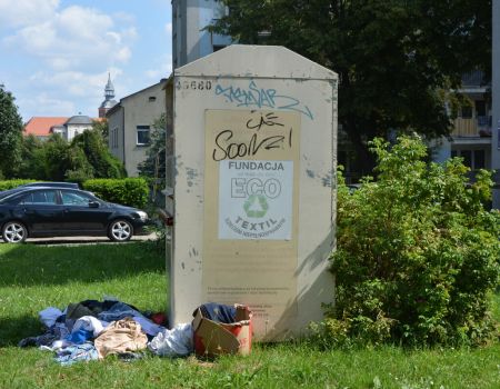 Kto odpowiada za przepełnione pojemniki na używaną odzież?