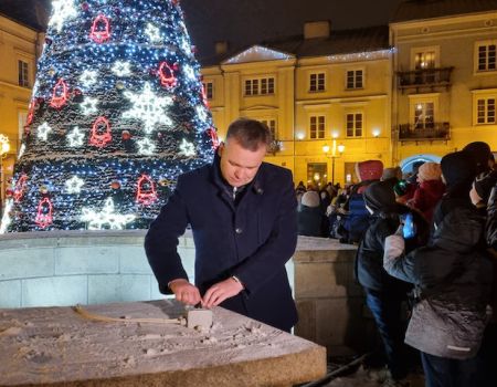 Miejska choinka rozbłysła w Rynku Trybunalskim