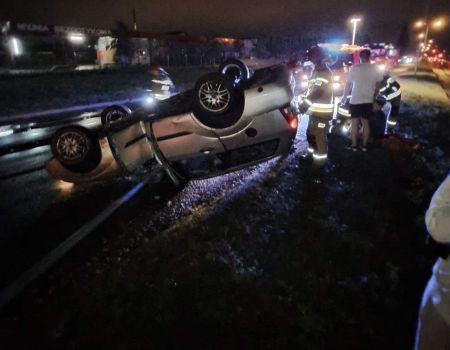 Dachowanie na Żelaznej. Kierowca był pijany (AKTUALIZACJA, ZDJĘCIA)