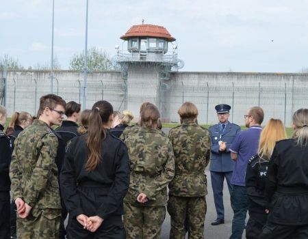 Zachęcali maturzystów do pracy w areszcie