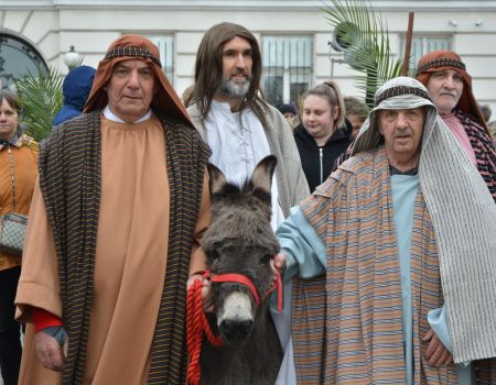 Inscenizacja wjazdu Chrystusa do Jerozolimy. Niedziela Palmowa w Piotrkowie