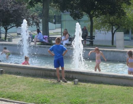 Kary za wchodzenie do fontann i stawów