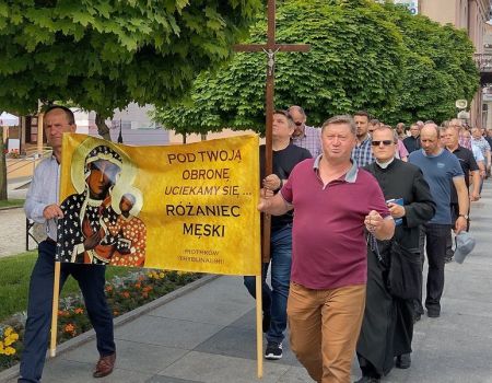 Publiczny różaniec - świadectwo czy zbędna manifestacja?