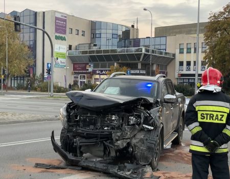 Groźne zderzenie w centrum Piotrkowa. Duże utrudnienia