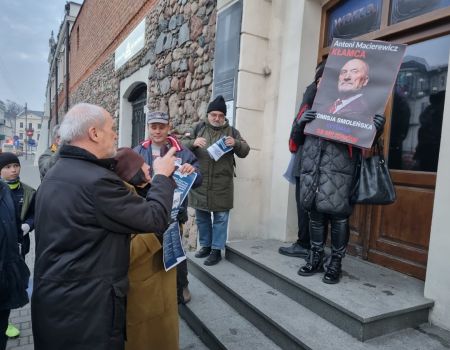 Marszałek senior moralizuje i poucza