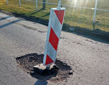 Dziura w jezdni zagraża bezpieczeństwu