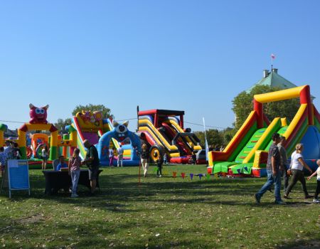 Na placu Pofranciszkańskim trwa Zlot Dmuchańców