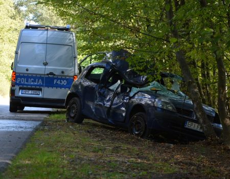 Groźny wypadek na drodze Piotrków - Koło. 3 osoby zostały ranne