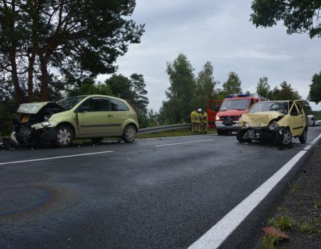 Fiat i Ford zderzyły się na DK91. Jedna osoba trafiła do szpitala. Droga była całkowicie zablokowana!