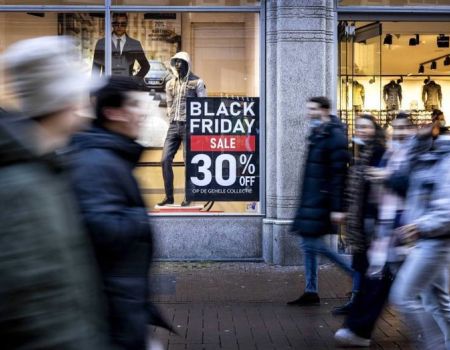 KNF ostrzega przed oszustami działającymi podczas Black Friday