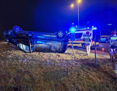 „Pijany przeleciał przez rondo”. Groźny wypadek pod Piotrkowem