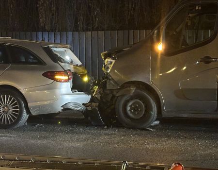 Zderzenie trzech samochodów na Łódzkiej. Są korki