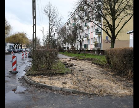 Na Belzackiej remontują chodnik