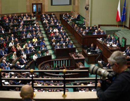 Jedni pracują, inni obserwują, czyli o sejmowej aktywności posłów naszego okręgu