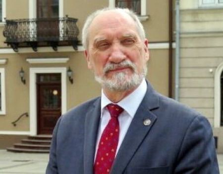 A. Macierewicz w tarapatach. Chodzi o 81 mln