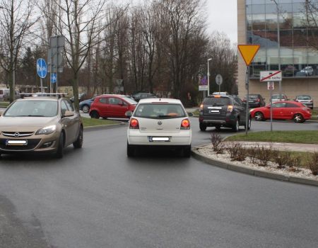 Feralny wjazd. Czy to najniebezpieczniejsze skrzyżowanie w Piotrkowie?