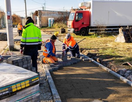 Nowe chodniki na Litewskiej prawie gotowe