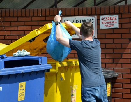 W Piotrkowie będą szukać „śmieciowych” oszustów. Pomoże specjalna aplikacja