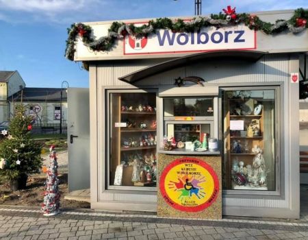 Świąteczny kiosk w centrum Wolborza