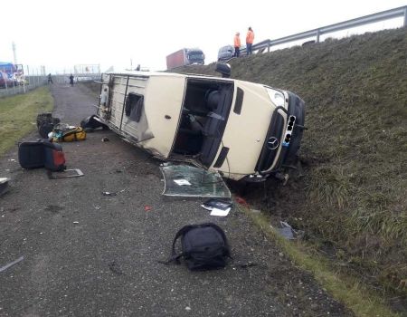 Groźny wypadek na A1. Ucierpiał żołnierz wojsk specjalnych