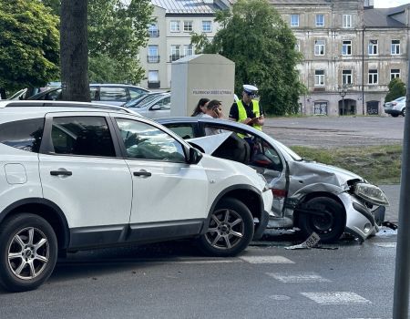 Groźny wypadek na skrzyżowaniu ulic Jerozolimskiej i Zamkowej. Do szpitala trafiły 3 osoby [ZDJĘCIA]