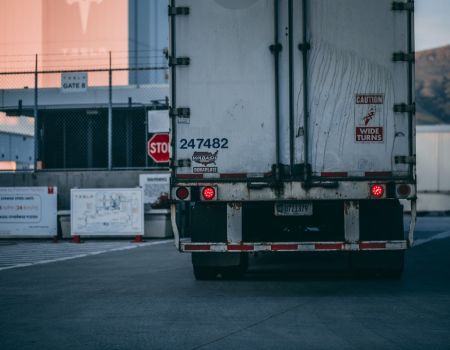 Jak zorganizować transport zagranicznych towarów do Piotrkowa Trybunalskiego?