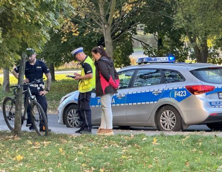 Rowerzysta potrącony na przejściu dla pieszych. Groźne zdarzenie w Piotrkowie