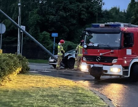 Stracił panowanie, uderzył w latarnię