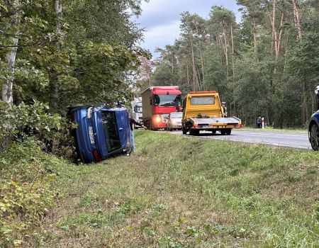 Wypadek na DK12. Dachowało BMW