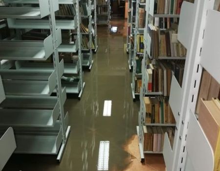 Zalało bibliotekę w Moszczenicy