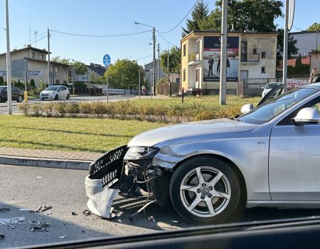 Zderzenia TIR-a i osobówki na rondzie Sulejowskim