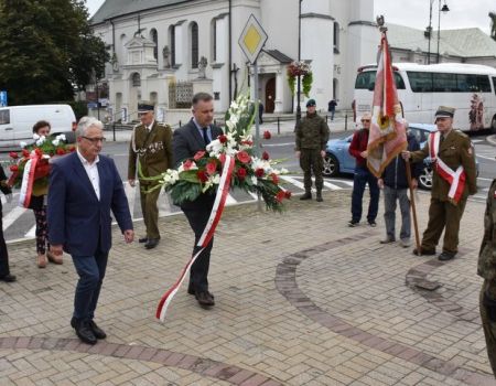 Władze Piotrkowa upamiętniły ofiary wojsk sowieckich